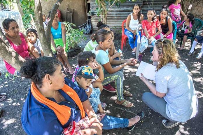 Katie Hagley from Amos Trust talking to some local women and children in La Concepcion, Teustepe in rural Nicaragua.
