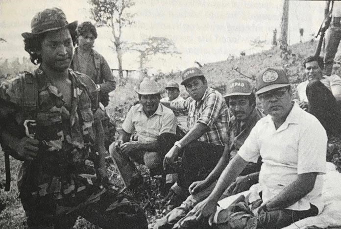 Gustavo Parajón (right) in peace talks during the Contra war in the 1980’s
